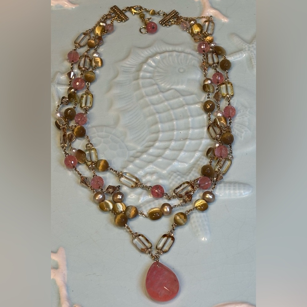 NWT! Elegant Boutique Pink and Gold Multi-Strand Necklace! 🌸 - Picture 3 of 3
